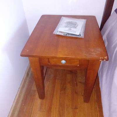 Bed & 2 night stands, quilt