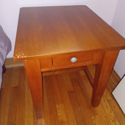 Bed & 2 night stands, quilt