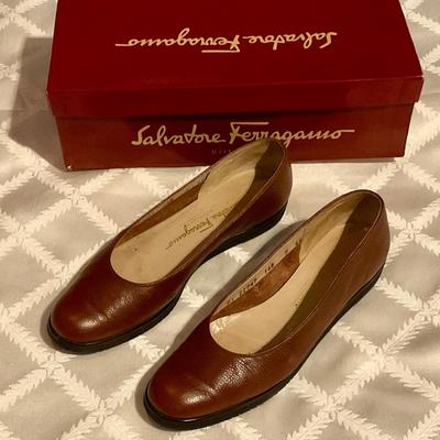 Salvatore Feragamo lady’s shoes size 7 AAAA brown
