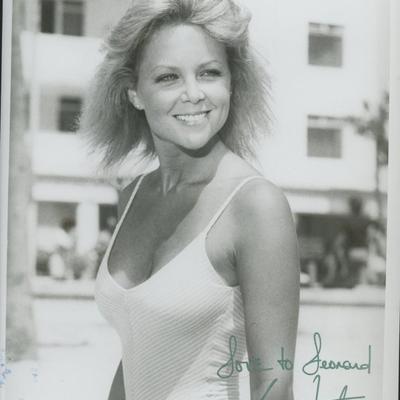 Lisa Hartman signed photo