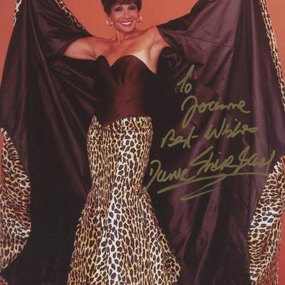 Shirley Bassey signed photo. GFA Authenticated