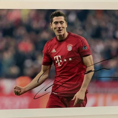 Bayern Munich Soccer player Robert Lewandowski signed photo