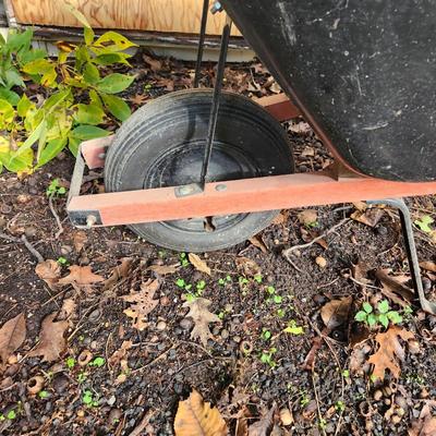 True Temper 6 cu. feet Wheelbarrow