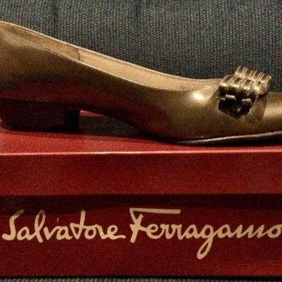 Feragamo low heel gold calf skin size 7 AAAA