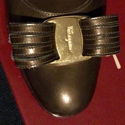 Feragamo low heel gold calf skin size 7 AAAA