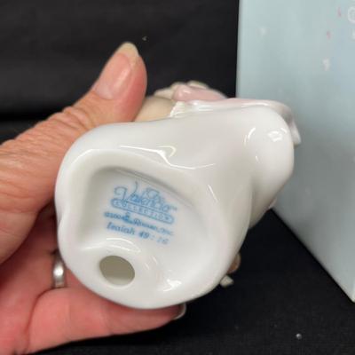 Lot 187 Boxed gift ware