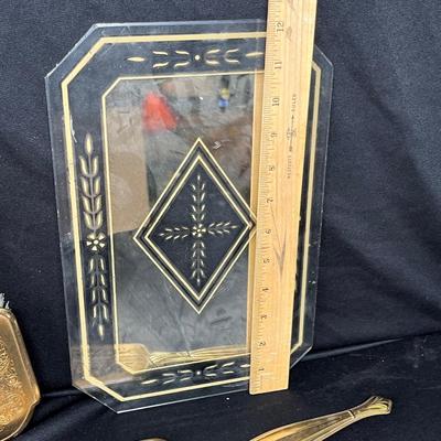 Lot 194 Vintage vanity items