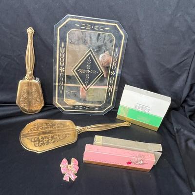 Lot 194 Vintage vanity items