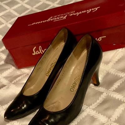 Black leather high heel made by Salvador Feragamo size 7AAAA
