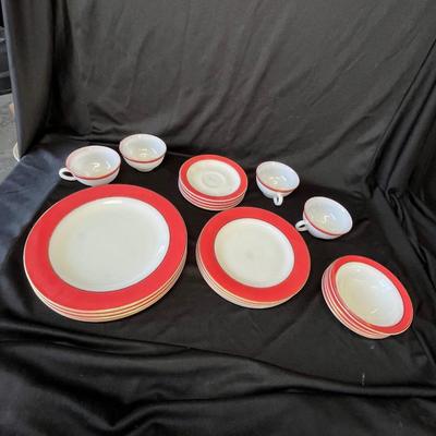Lot 197 Pyrex 50s Dinner set