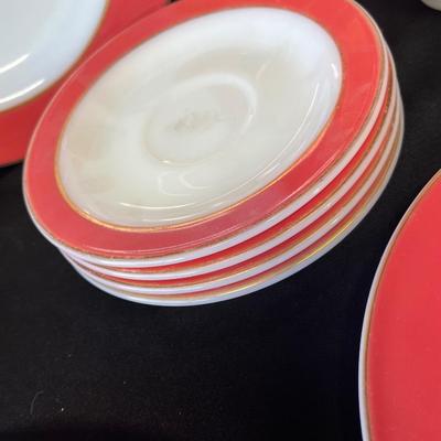 Lot 197 Pyrex 50s Dinner set