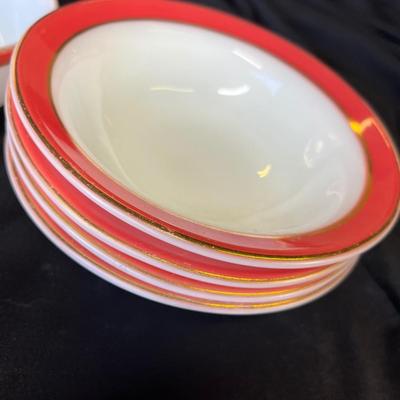 Lot 197 Pyrex 50s Dinner set