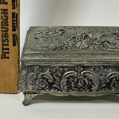 Small Lidded Trinket Snuff Box