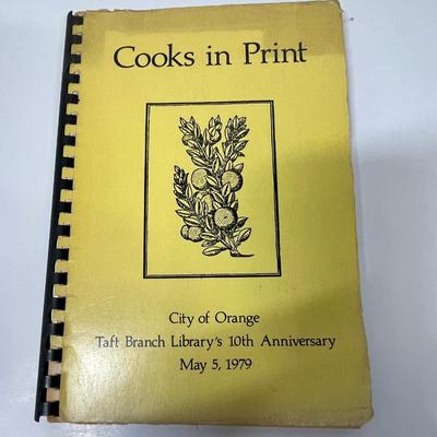Vintage Cookbook Cooks in Print City of Orange, CA 1979