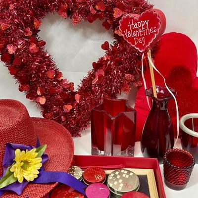 Lot of LOVE DECOR red wreath, hat, candleholders, vase, mini can calendar, etc
