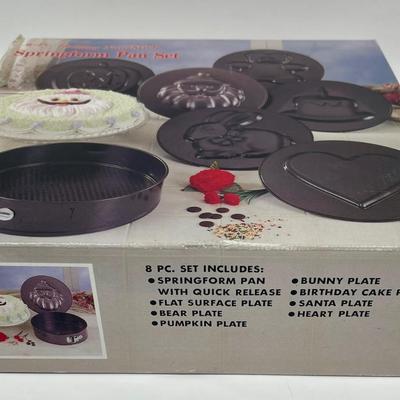 Vintage Spring-form Pan Set in new condition in original box