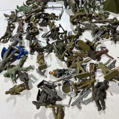 Vintage Lot Toy Soldiers, Vehicles - Some Metal, Some Plastic