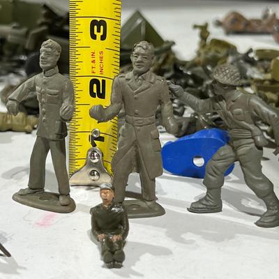 Vintage Lot Toy Soldiers, Vehicles - Some Metal, Some Plastic