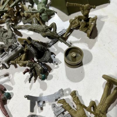 Vintage Lot Toy Soldiers, Vehicles - Some Metal, Some Plastic