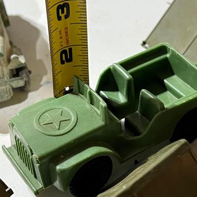 Vintage Lot Toy Soldiers, Vehicles - Some Metal, Some Plastic