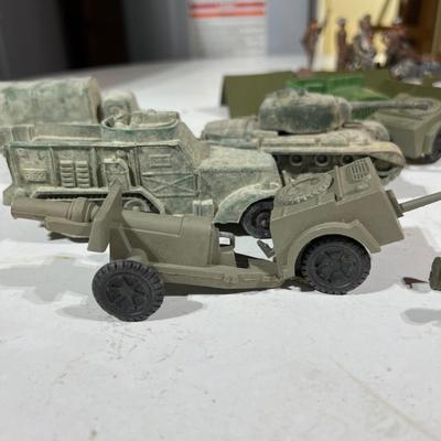 Vintage Lot Toy Soldiers, Vehicles - Some Metal, Some Plastic