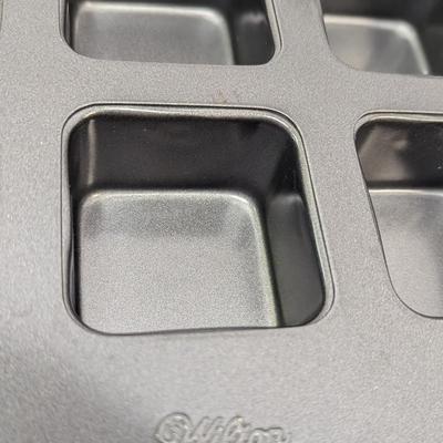 Baking Sheets & Cupcake Pans