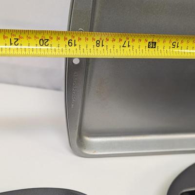 Baking Sheets & Cupcake Pans