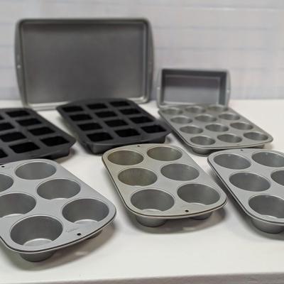 Baking Sheets & Cupcake Pans