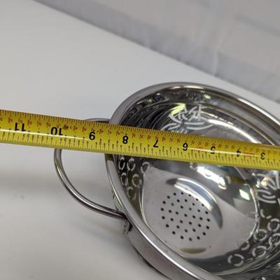 Plastic & Stainless Colanders