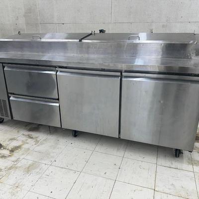Lot 12: - Large refrigerated food prep table