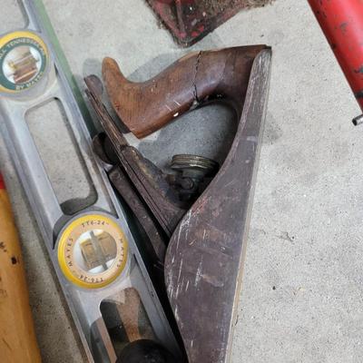 Lot of mostly antique tools