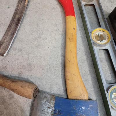 Lot of mostly antique tools