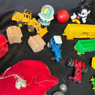 Lot 250 Assortment of toys