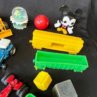 Lot 250 Assortment of toys