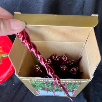 Lot 272 Christmas decor