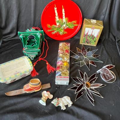 Lot 272 Christmas decor