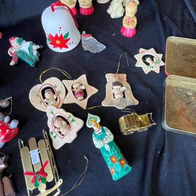 Lot 374 Christmas items Gurley Candles