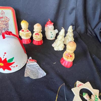 Lot 374 Christmas items Gurley Candles