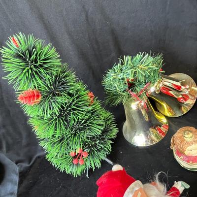 Lot 278 Christmas Decor