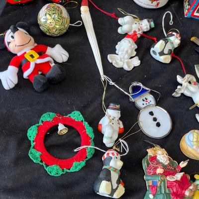 Lot 280 Assorted Christmas