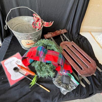 Lot 281 Christmas decor