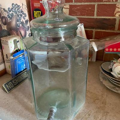 Glass beverage dispenser