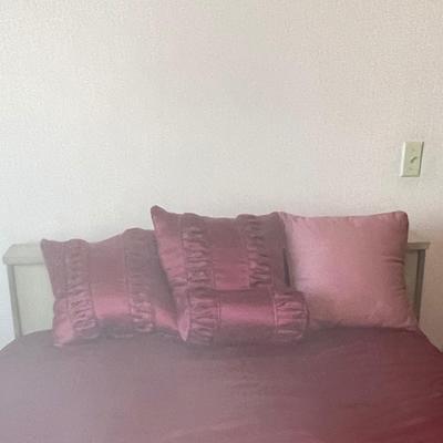 Full size bed and bedding