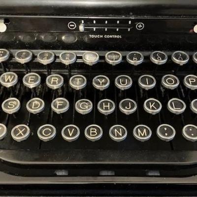 Vintage Royal Typewriter In Case