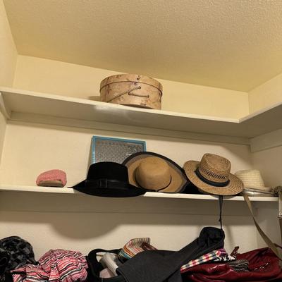 WOMENS CLOSET - LEFT SIDE