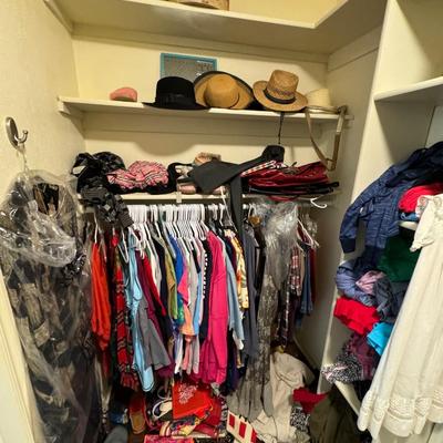 WOMENS CLOSET - LEFT SIDE