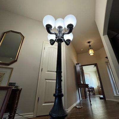 VICTORIAN STYLE STREET LAMP - 5 BULBS