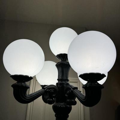 VICTORIAN STYLE STREET LAMP - 5 BULBS