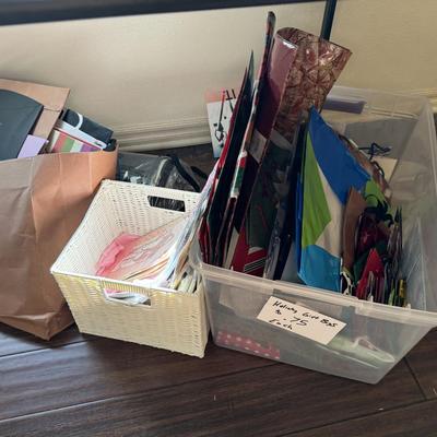 WOMENS BEDROOM TABLE LOT - TABLE NOT INCLUDED