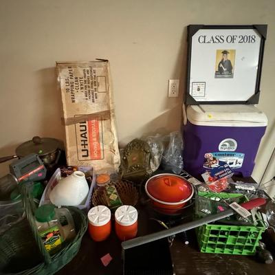 GARAGE TABLE LOT - TABLE NOT INCLUDED